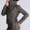 Chaqueta de cuello embudo de cuero sintético con cierre Cera
