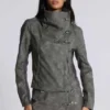 Chaqueta de cuello embudo de cuero sintético con cierre Cera