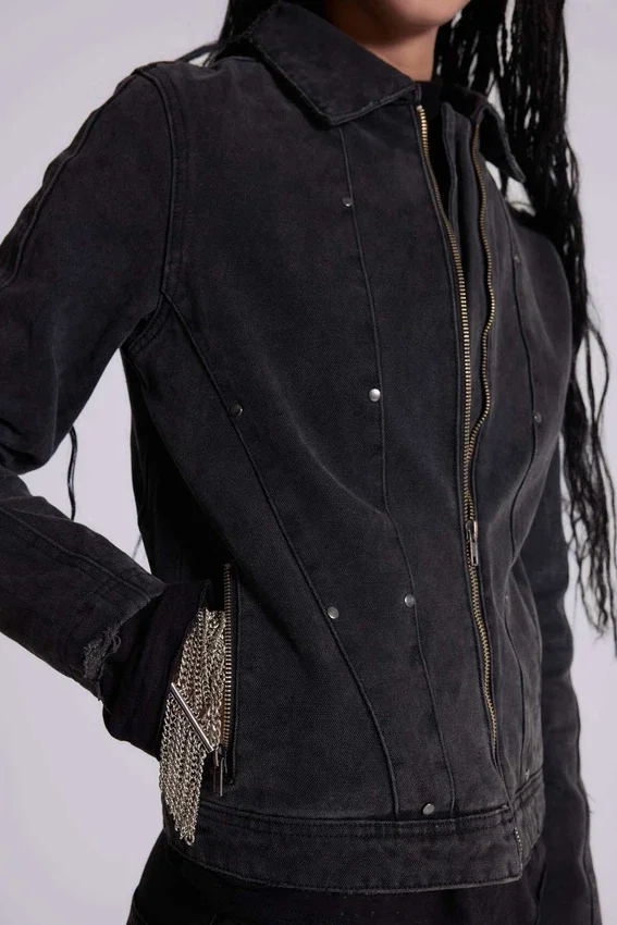 Chaqueta vaquera con tachuelas