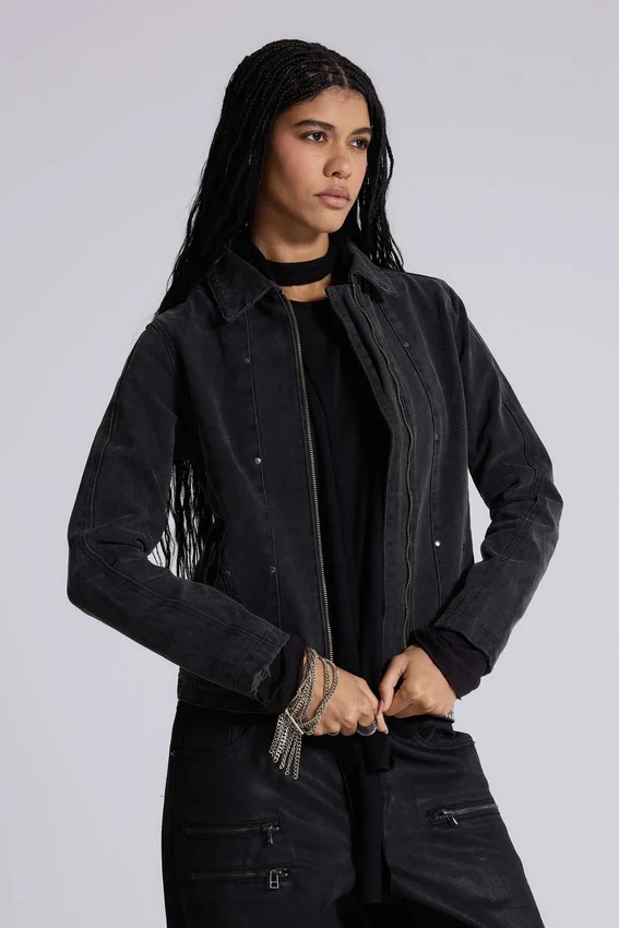 Chaqueta vaquera con tachuelas