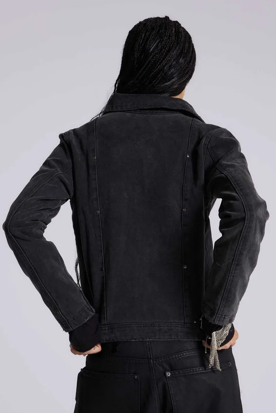 Chaqueta vaquera con tachuelas