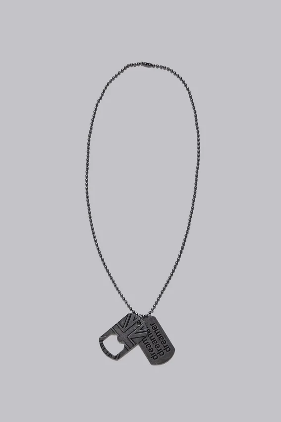Collar con placa de identificación «Dreamer»