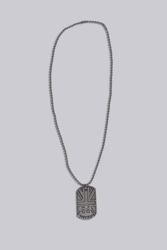 Collar con placa de identificación «Dreamer»