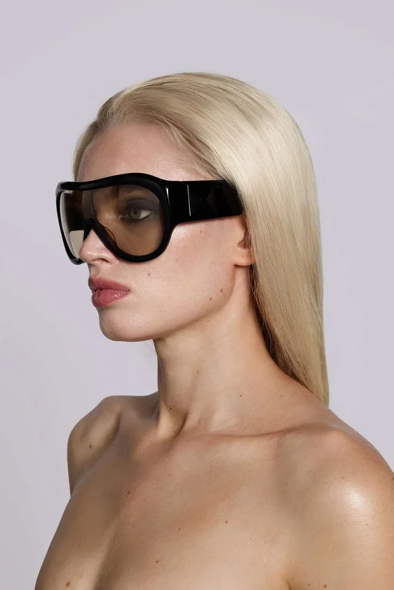 Gafas de sol Noctra XL con tachuelas en color ámbar