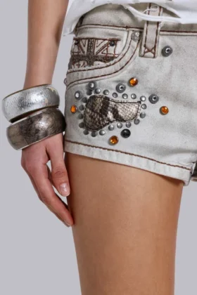 Minishorts con tachuelas «Dirty» de Rock Revival