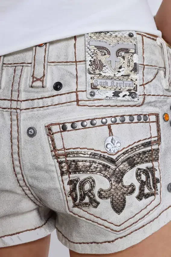 Minishorts con tachuelas «Dirty» de Rock Revival