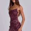 Minivestido con adornos de Ellora en color vino