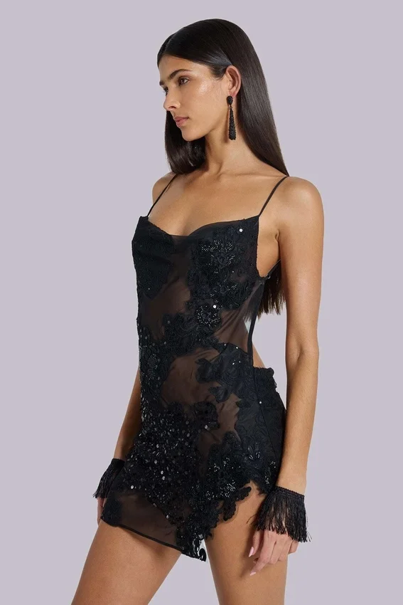 Minivestido de encaje con apliques Shadea en negro