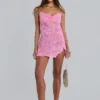 Minivestido de encaje con apliques Shadea en rosa