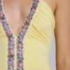 Minivestido halter con pedrería de Alessia