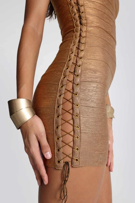Minivestido «Idol» de estilo vendaje metalizado en color bronce