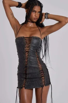 Minivestido negro de imitación de cuero con cordones «Odile»