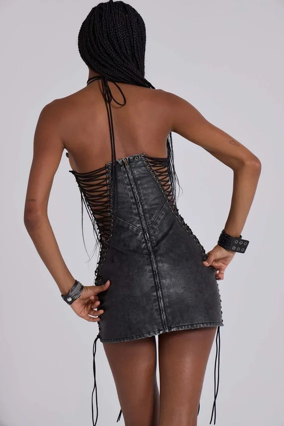 Minivestido negro de imitación de cuero con cordones «Odile»