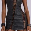 Minivestido negro de imitación de cuero con cordones «Odile»