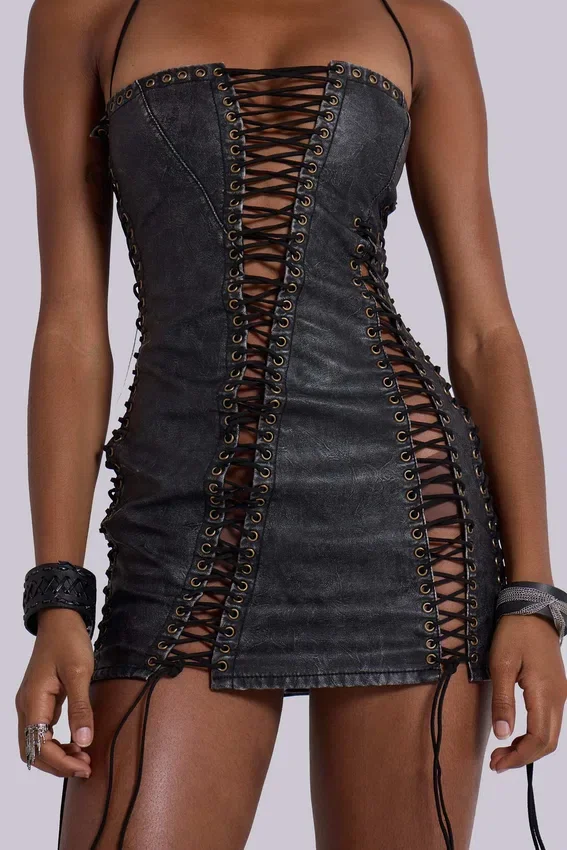Minivestido negro de imitación de cuero con cordones «Odile»