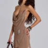 Minivestido sin espalda con adornos de Doure