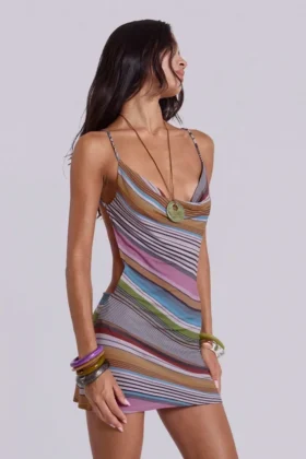 Minivestido sin espalda con rayas arrugadas