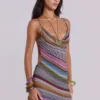 Minivestido sin espalda con rayas arrugadas