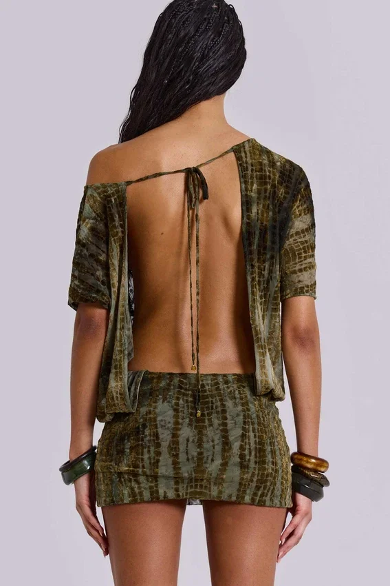 Minivestido sin espalda «Ophidian» en devoré con estampado de cocodrilo