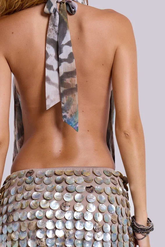 Minivestido «Syrienna» sin espalda con conchas