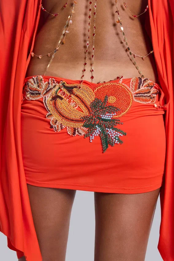 Minivestido tropical con adornos de Alula