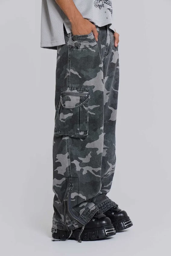 Pantalón cargo negro lavado con estampado de camuflaje «Trooper»