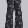 Pantalón cargo negro lavado con estampado de camuflaje «Trooper»