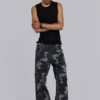 Pantalón cargo negro lavado con estampado de camuflaje «Trooper»