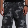 Pantalón cargo negro lavado con estampado de camuflaje «Trooper»