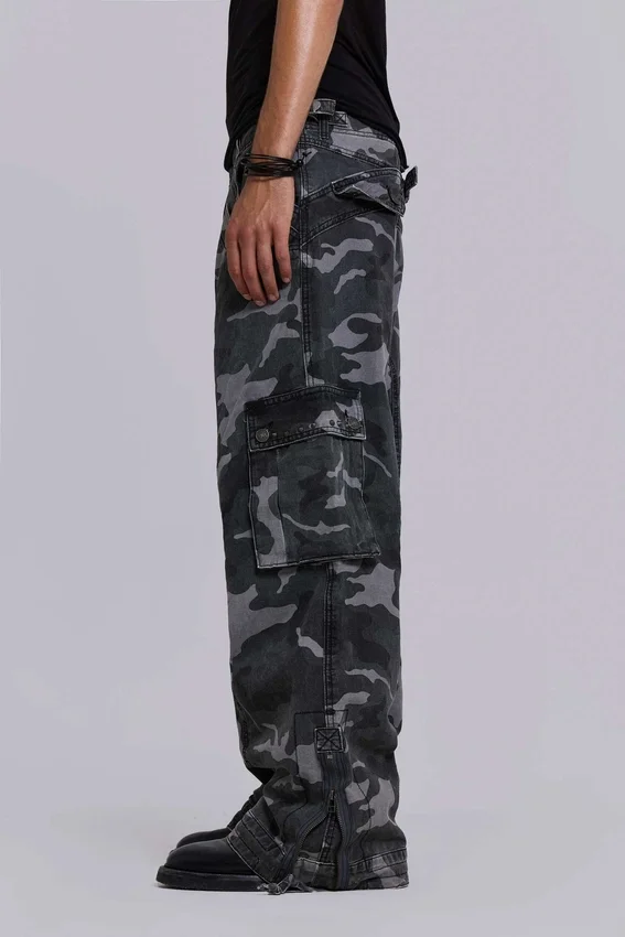 Pantalón cargo negro lavado con estampado de camuflaje «Trooper»