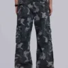 Pantalón cargo negro lavado con estampado de camuflaje «Trooper»