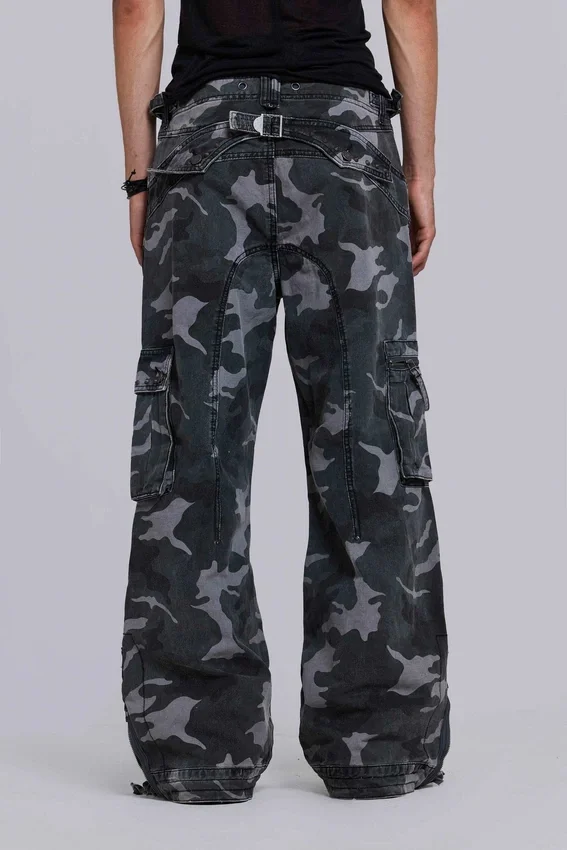 Pantalón cargo negro lavado con estampado de camuflaje «Trooper»
