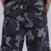 Pantalón cargo negro lavado con estampado de camuflaje «Trooper»