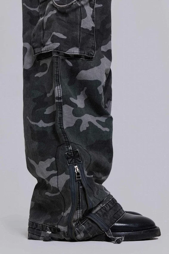 Pantalón cargo negro lavado con estampado de camuflaje «Trooper»