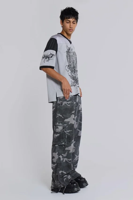Pantalón cargo negro lavado con estampado de camuflaje «Trooper»