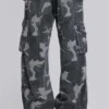 Pantalón cargo negro lavado con estampado de camuflaje «Trooper»