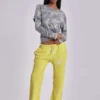 Pantalón jogger holgado de corte acampanado Cleo en color neón