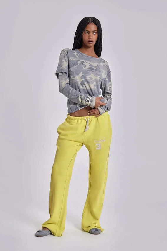 Pantalón jogger holgado de corte acampanado Cleo en color neón