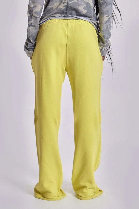 Pantalón jogger holgado de corte acampanado Cleo en color neón