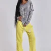 Pantalón jogger holgado de corte acampanado Cleo en color neón