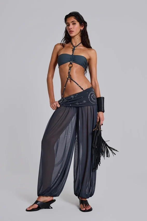 Pantalones abullonados con solapa y tachuelas «Pelagia»