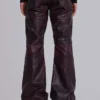 Pantalones bootcut «Drift» de imitación de piel con tachuelas en color burdeos