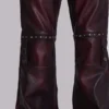 Pantalones bootcut «Drift» de imitación de piel con tachuelas en color burdeos