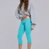 Pantalones capri «Quinn» de jersey con tachuelas en turquesa