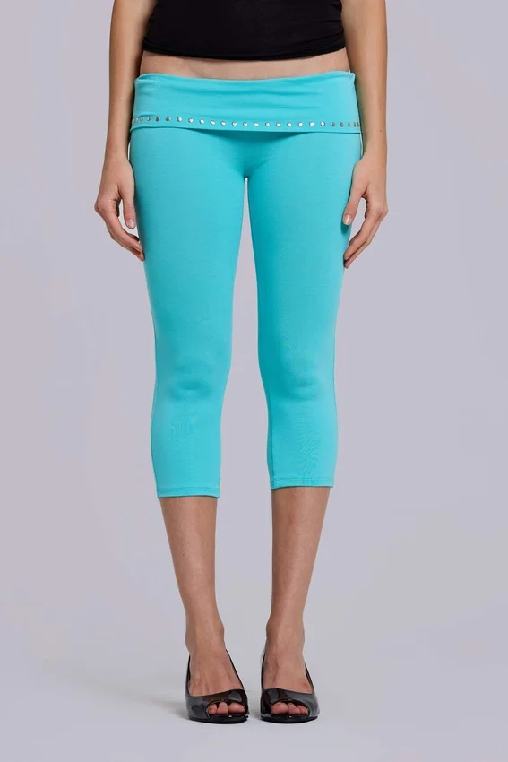 Pantalones capri «Quinn» de jersey con tachuelas en turquesa