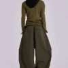 Pantalones cargo de paracaídas en color caqui