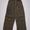 Pantalones cargo de paracaídas en color caqui