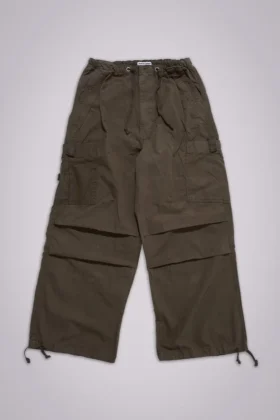 Pantalones cargo de paracaídas en color caqui