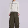 Pantalones cargo de paracaídas en color caqui