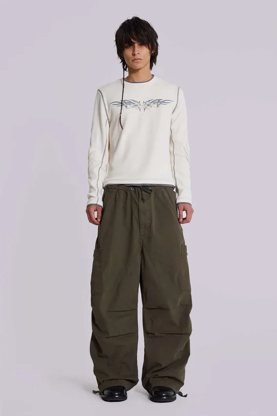 Pantalones cargo de paracaídas en color caqui